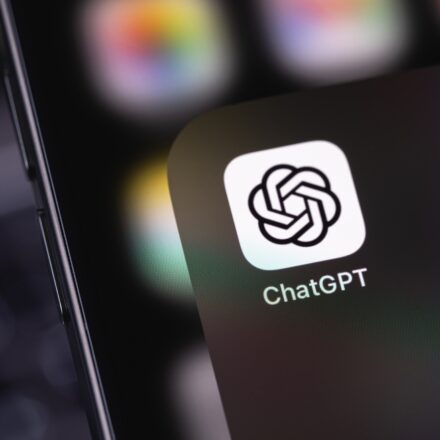 ChatGPT pode ganhar função para criar figurinhas e enviar ao WhatsApp