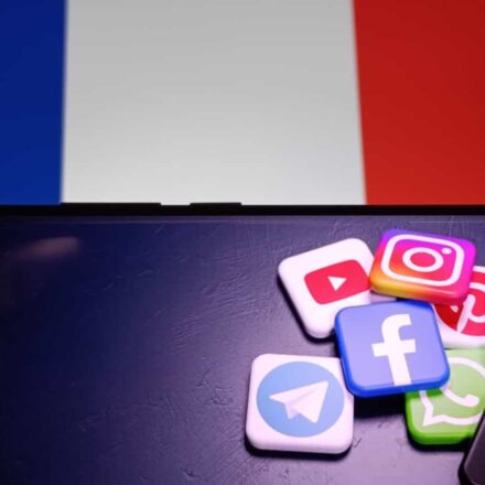 França recua na proibição de redes sociais para menores de 15 anos