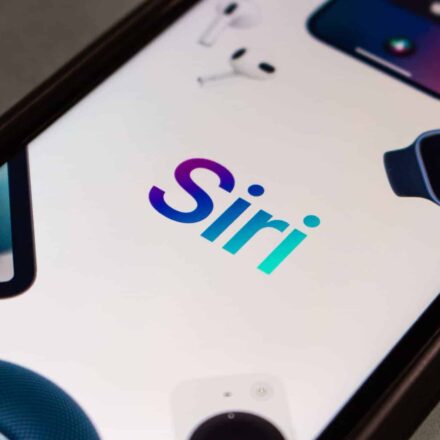 O sucesso da Siri pode acabar com a cautela da Apple na corrida da IA