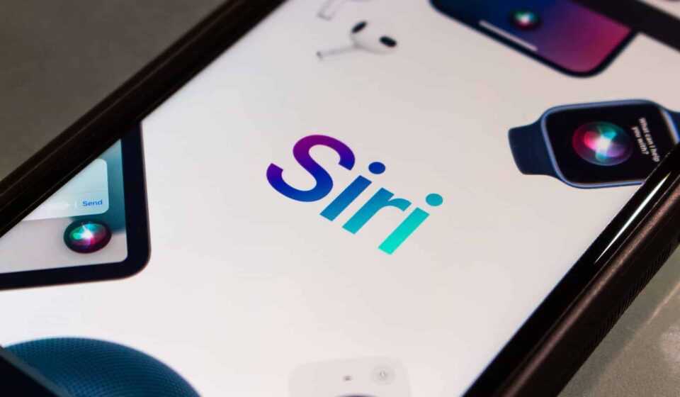 O sucesso da Siri pode acabar com a cautela da Apple na corrida da IA