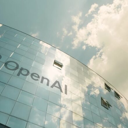 OpenAI cria sistema que detecta abuso de IA sem armazenar dados de usuários
