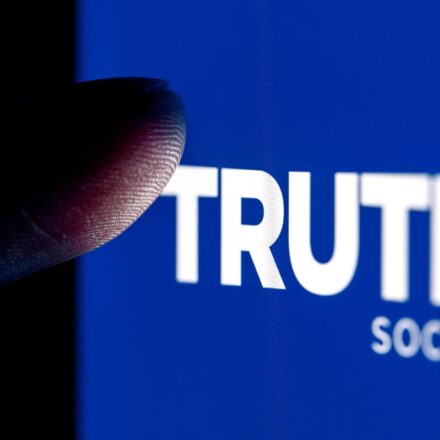 Truth Social vende acesso rápido a posts de Trump para empresas