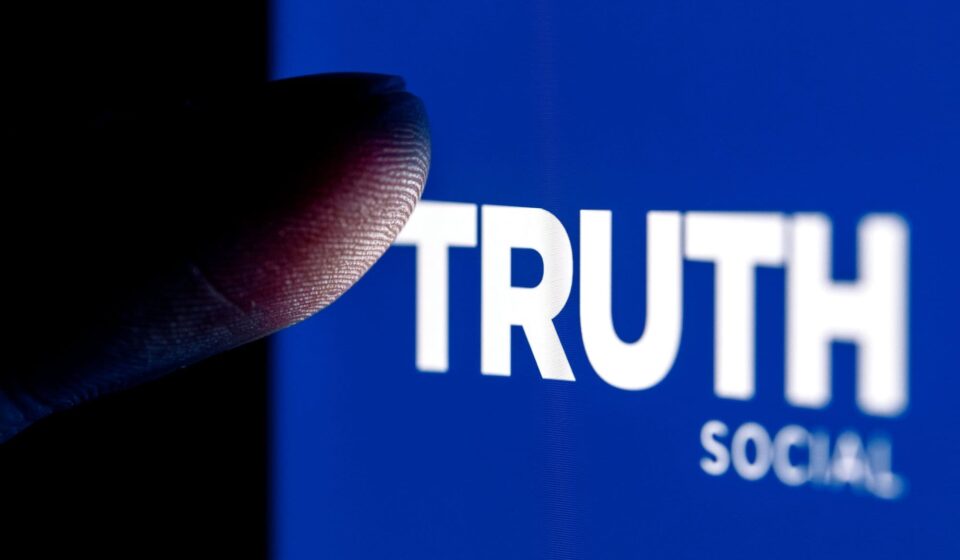 Truth Social vende acesso rápido a posts de Trump para empresas