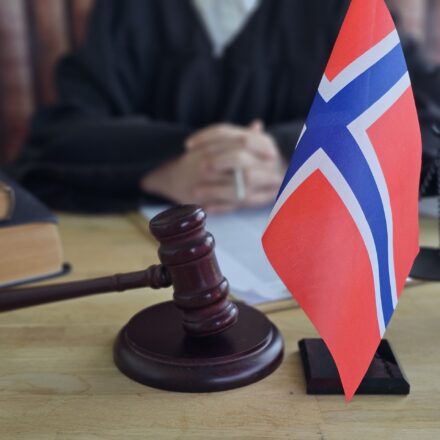 Noruega quer restringir TikTok, Snapchat e Roblox para menores de 16 anos