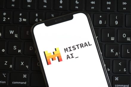 Nova IA aberta da Mistral promete reforçar defesa contra ataques cibernéticos