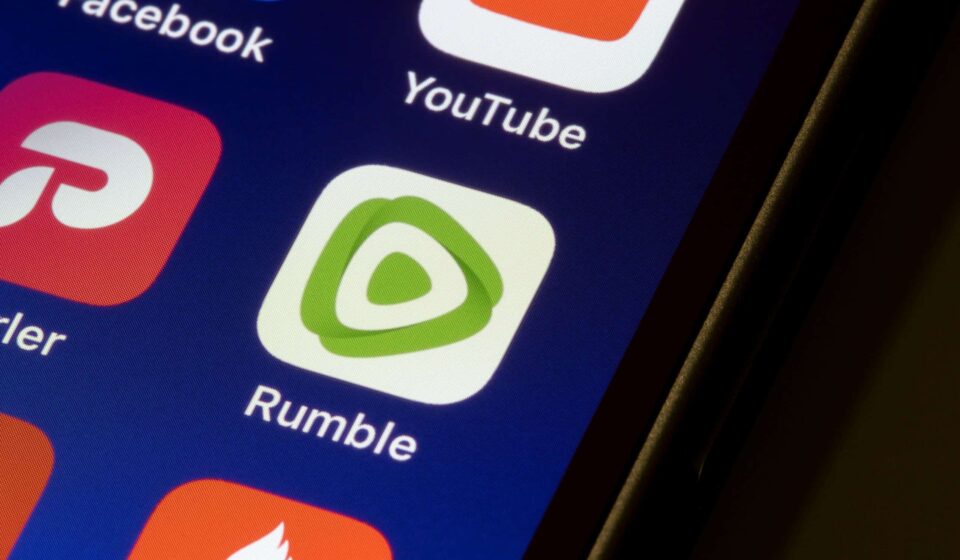 Rumble volta a funcionar no Brasil mesmo com bloqueio do STF em vigor